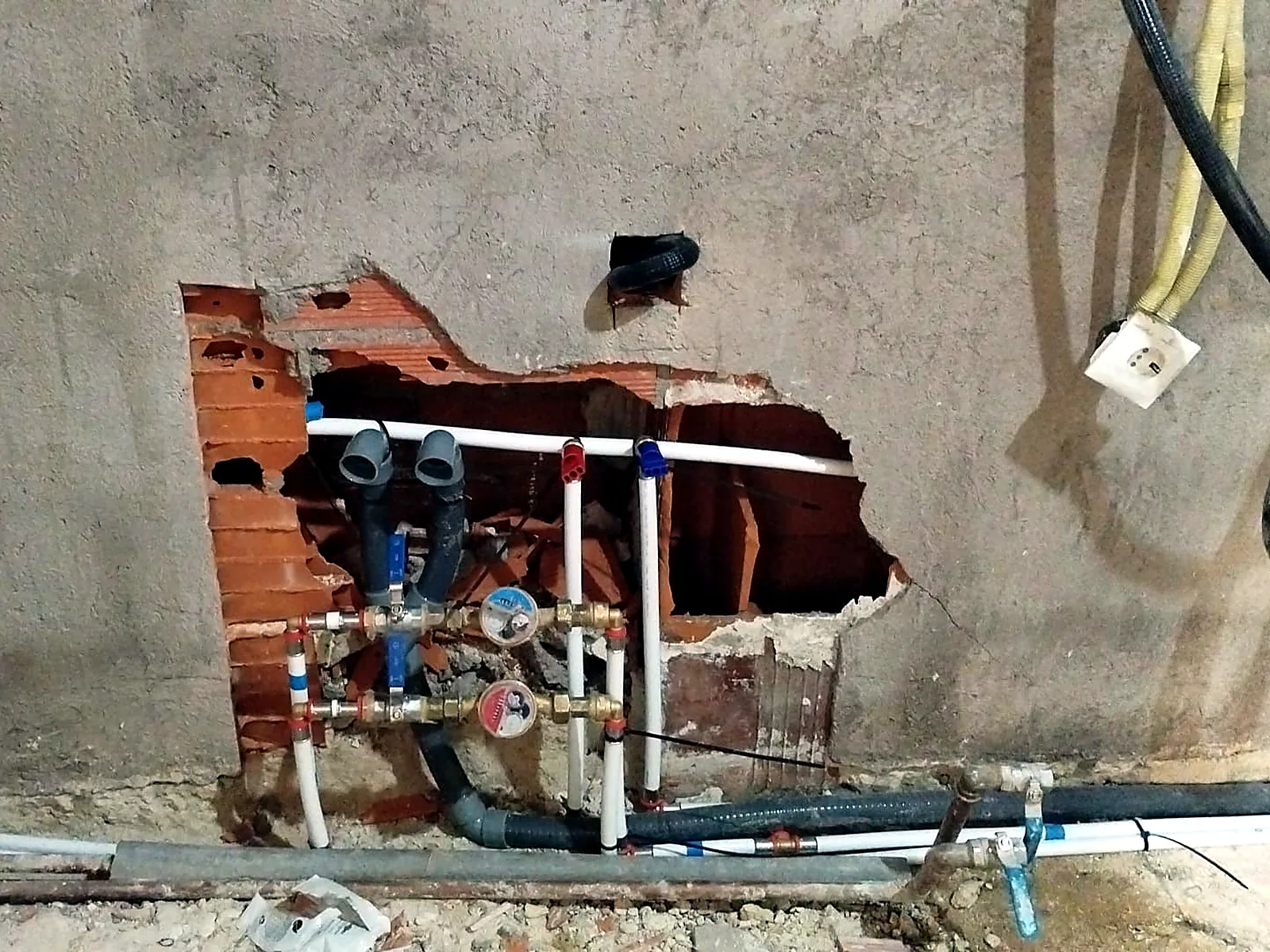 Acometida y contador de agua de una vivienda