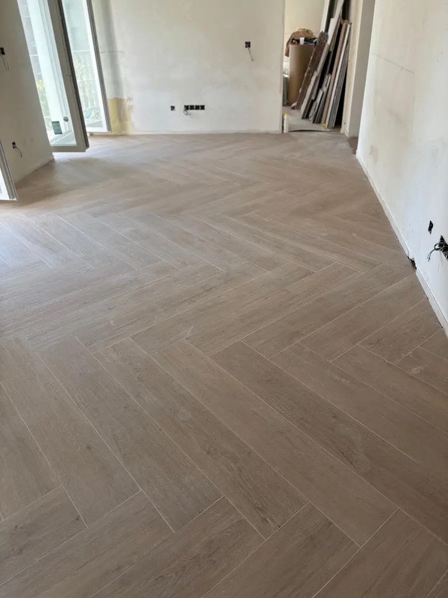 Detalle de Suelos de madera y pavimentos: Compatibilidad de la madera con suelo radiante