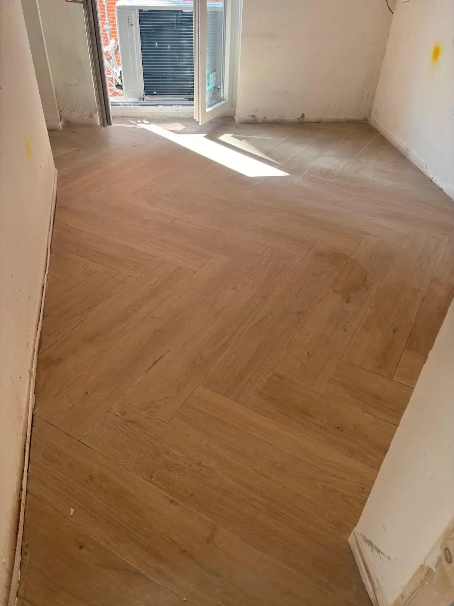Detalle de Suelos de madera y pavimentos: Importancia de la junta perimetral de dilatación